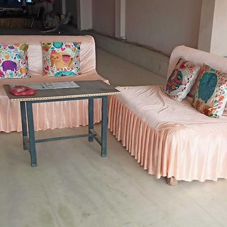 Oyo Hotel Radhe Krishna Marriage Hall 勒克瑙 外观 照片