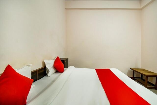Oyo Hotel Radhe Krishna Marriage Hall 勒克瑙 外观 照片