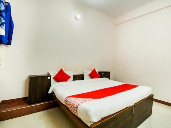 Oyo Hotel Radhe Krishna Marriage Hall 勒克瑙 外观 照片