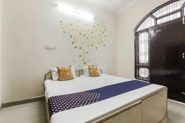 Oyo Hotel Radhe Krishna Marriage Hall 勒克瑙 外观 照片